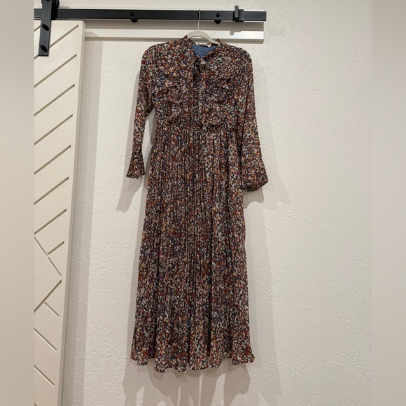 Dresses & Skirts - Floral Blue Long Sleeve Dress with Ruffle Detail Size Small